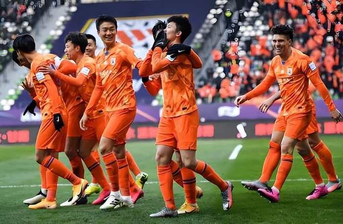 500万彩票网-他曾两次被球迷视为鲁能离队热门，如今却依然能留队，值得期待|陈蒲|中超|重庆|邵佳一|国足_新浪体育_新浪新闻