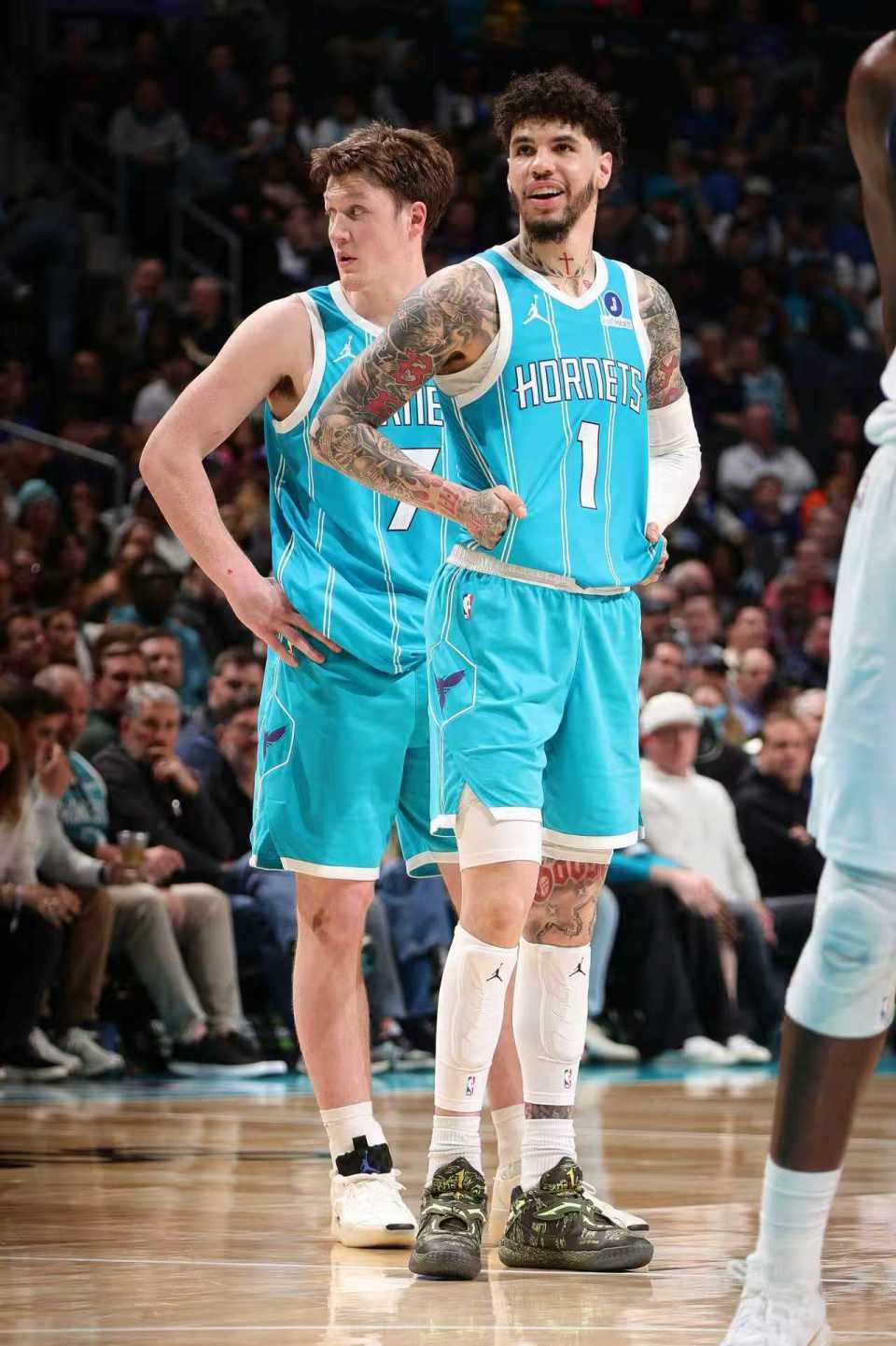 500彩票网官方-18战15胜!黄蜂8人上双大胜独行侠升东部第九 三球15+5+9+5