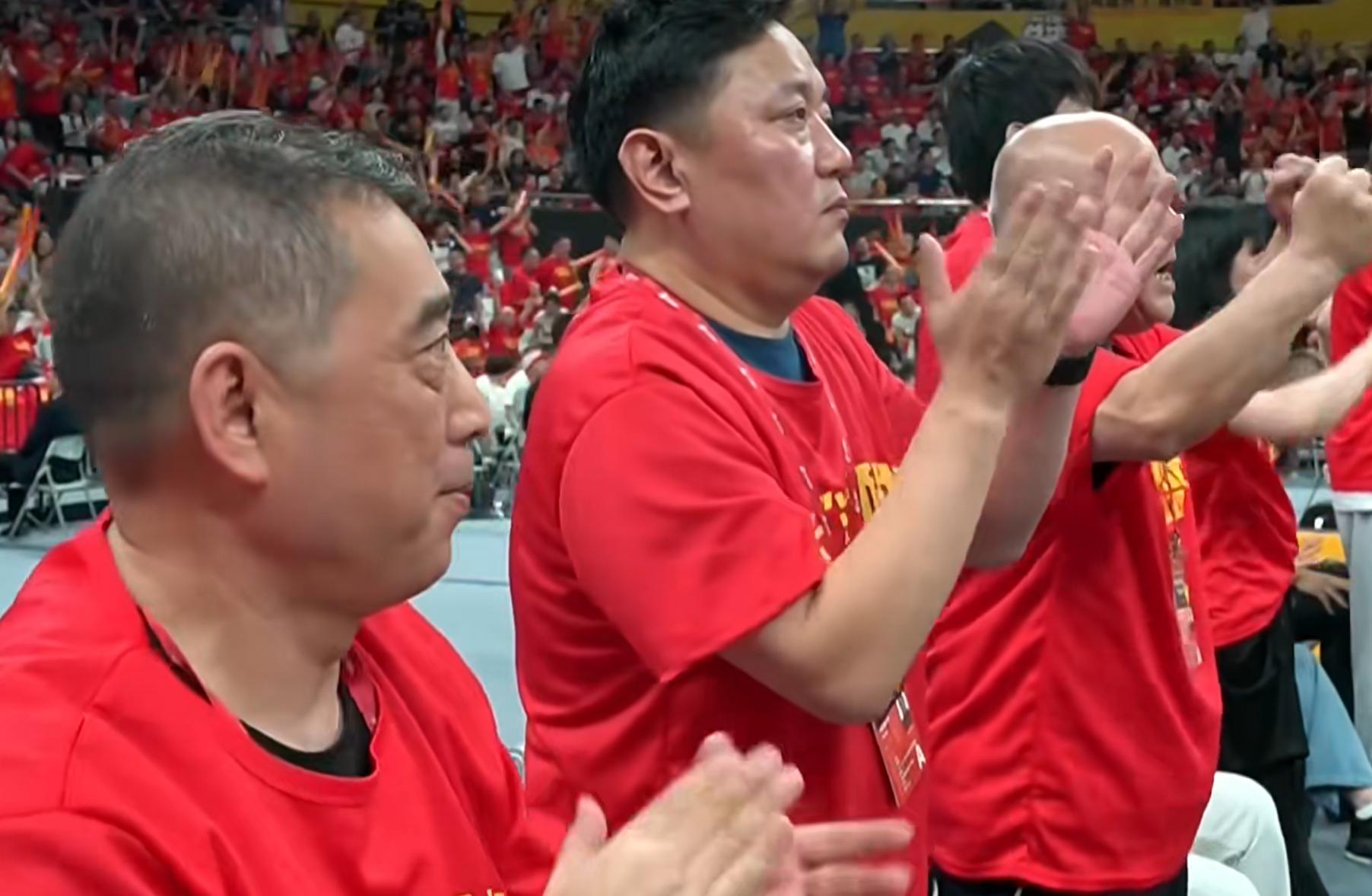 500彩票网官方-他是赢球功臣！7中5+打中三分，楼明为他鼓掌，球迷：早该用他了